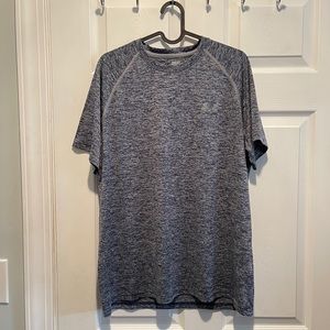 SOLD Under Armour men’s loose fit T-shirt